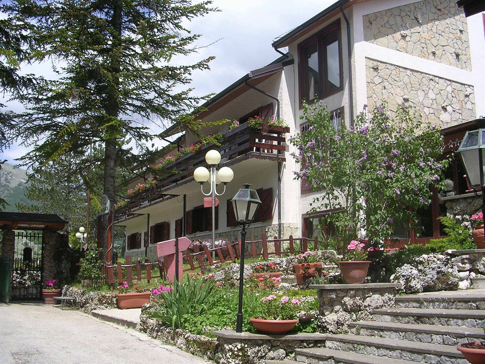 Hotel Orso Bianco Pescasseroli Exterior foto